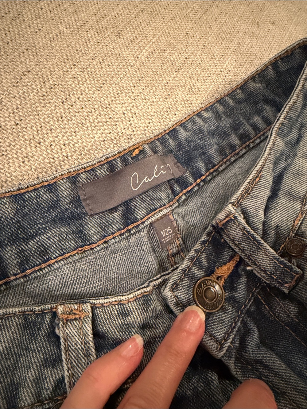 Cali1850 Barrel Women's Jeans in Washed Blue - Picture 3 of 5